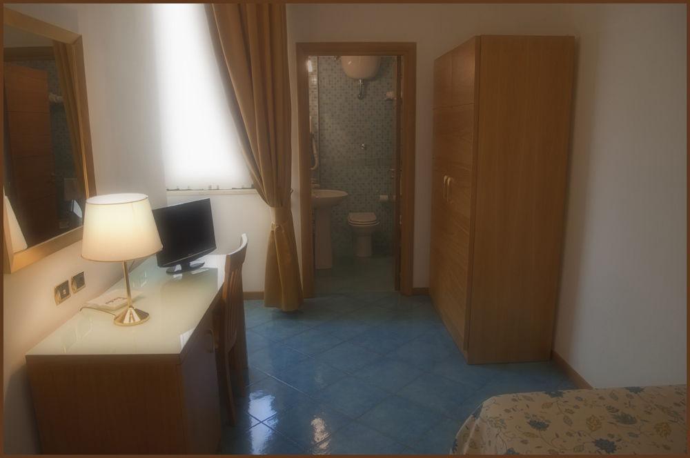 City Hotel คาโซริอา ภายนอก รูปภาพ