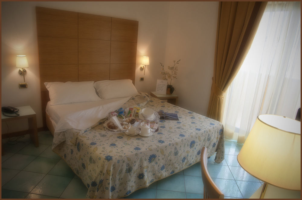 City Hotel คาโซริอา ภายนอก รูปภาพ