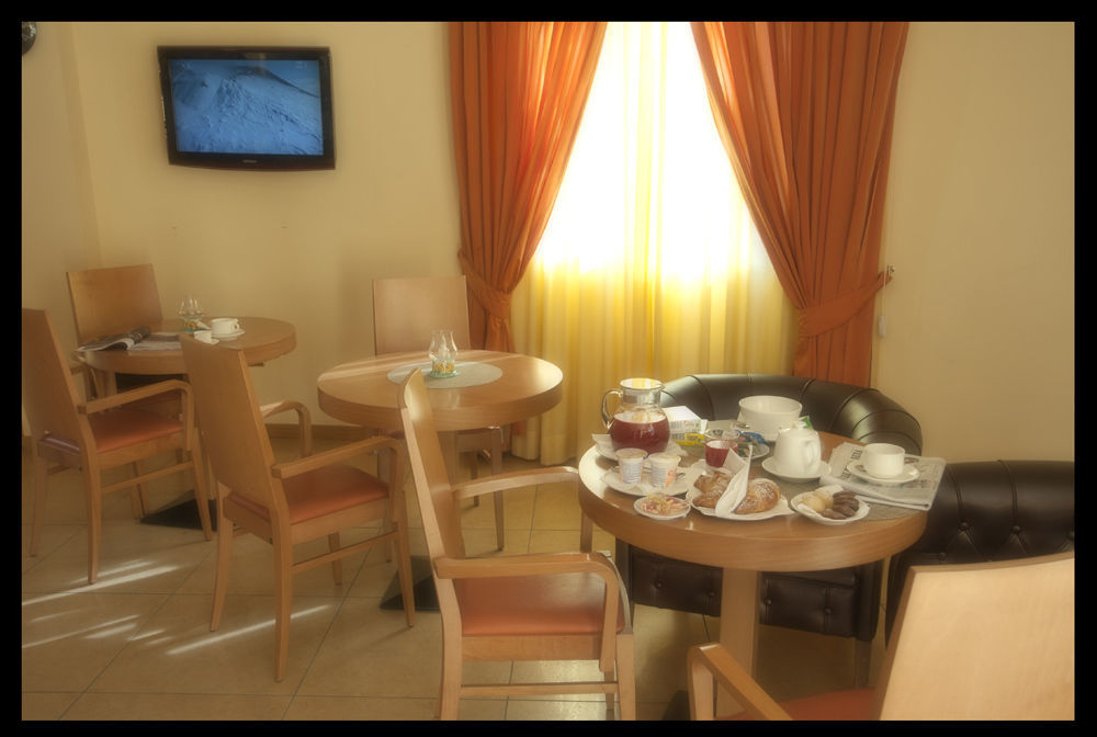 City Hotel คาโซริอา ภายนอก รูปภาพ