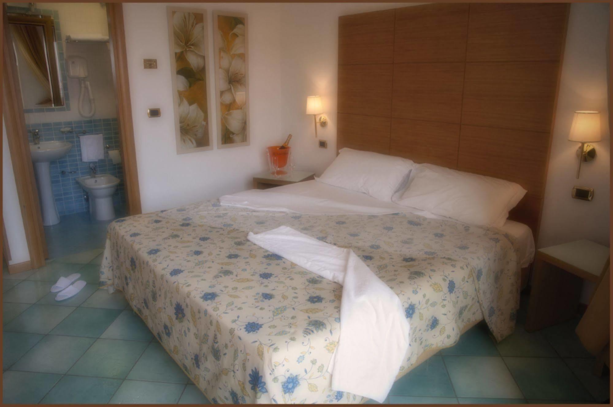 City Hotel คาโซริอา ภายนอก รูปภาพ