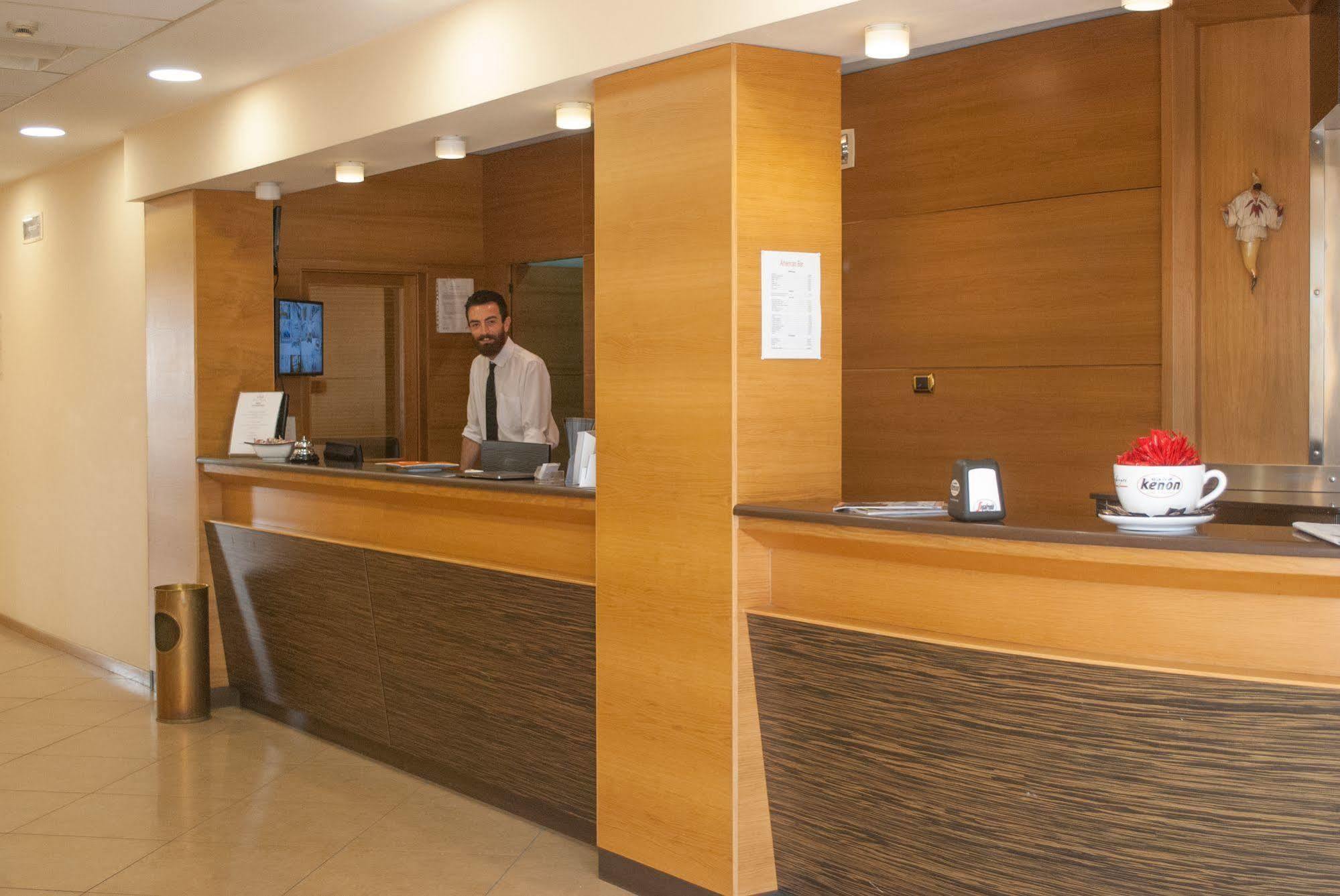 City Hotel คาโซริอา ภายนอก รูปภาพ