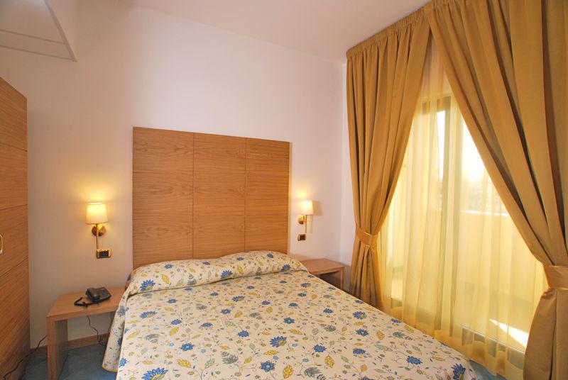 City Hotel คาโซริอา ภายนอก รูปภาพ